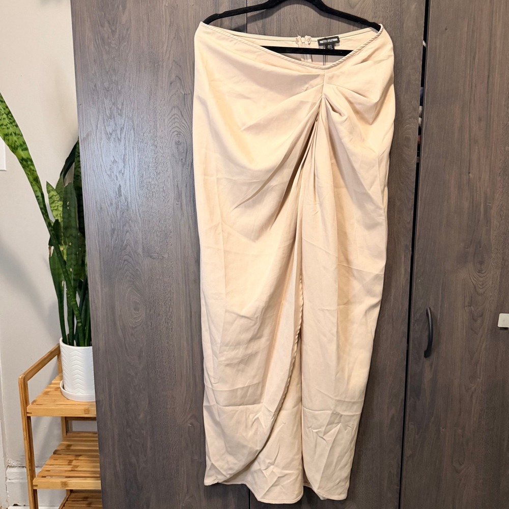 PrettyLittleThing Beige Ruched Drape Midi Skirt Size 10‎